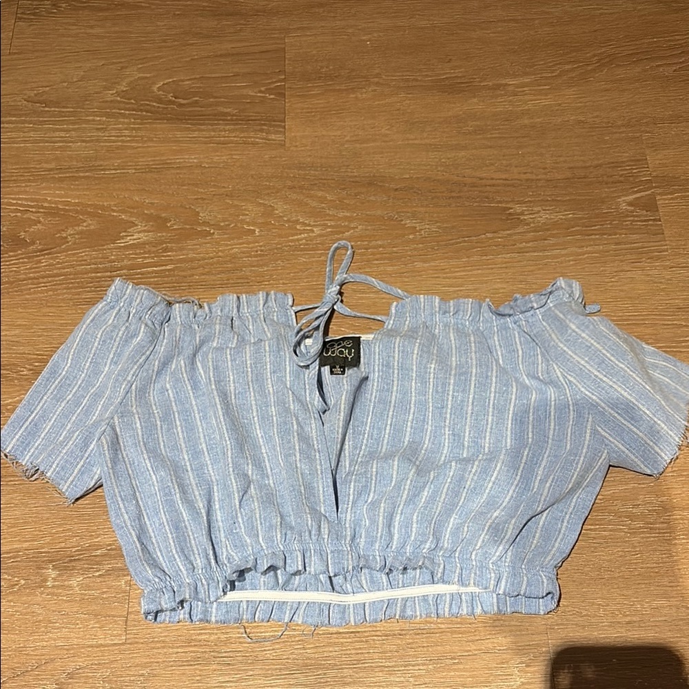 Deep slit sexy top!